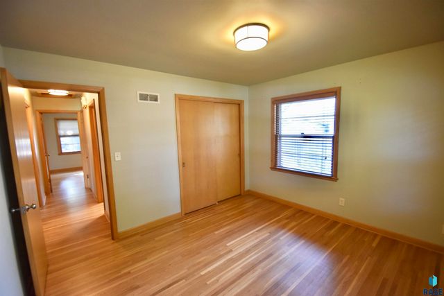 1404 S Glendale Ave Avenue, Sioux Falls, SD 57105