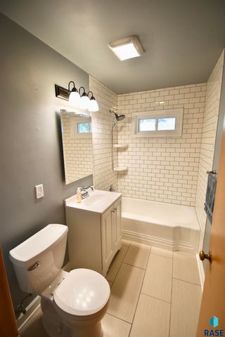 1404 S Glendale Ave Avenue, Sioux Falls, SD 57105