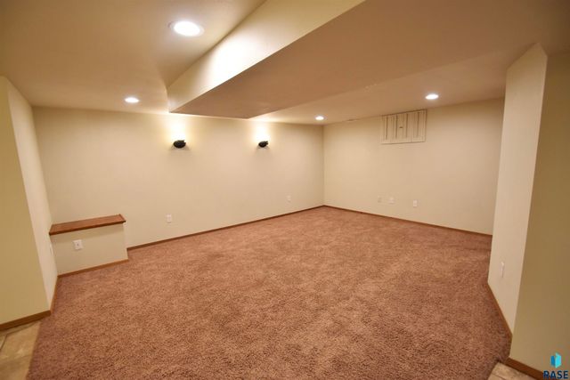 1404 S Glendale Ave Avenue, Sioux Falls, SD 57105