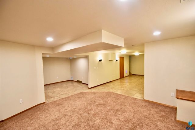 1404 S Glendale Ave Avenue, Sioux Falls, SD 57105