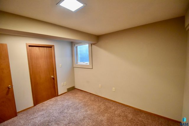 1404 S Glendale Ave Avenue, Sioux Falls, SD 57105
