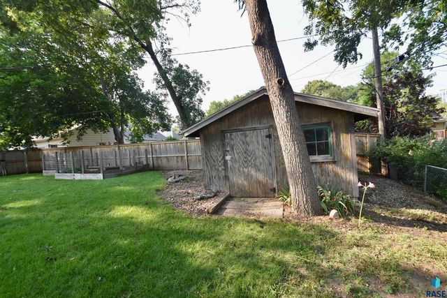 1404 S Glendale Ave Avenue, Sioux Falls, SD 57105