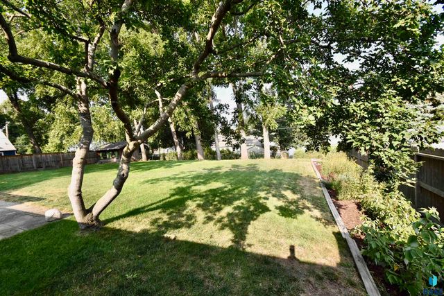 1404 S Glendale Ave Avenue, Sioux Falls, SD 57105