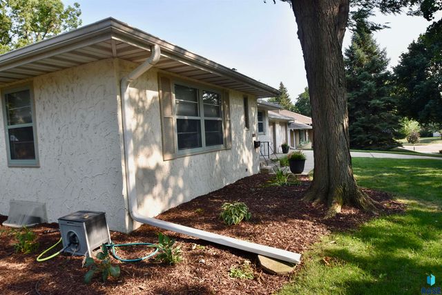 1404 S Glendale Ave Avenue, Sioux Falls, SD 57105