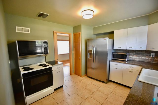 1404 S Glendale Ave Avenue, Sioux Falls, SD 57105