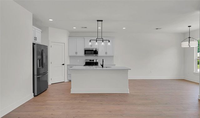 806 S Avenue Q, Clifton, TX 76634