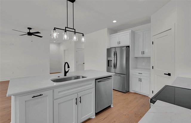 806 S Avenue Q, Clifton, TX 76634
