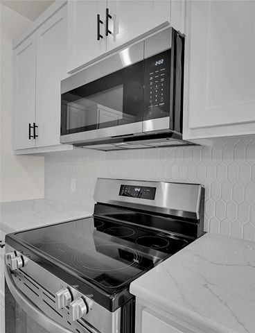 806 S Avenue Q, Clifton, TX 76634