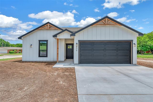 806 S Avenue Q, Clifton, TX 76634