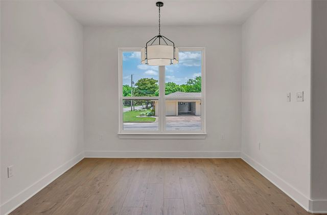 806 S Avenue Q, Clifton, TX 76634