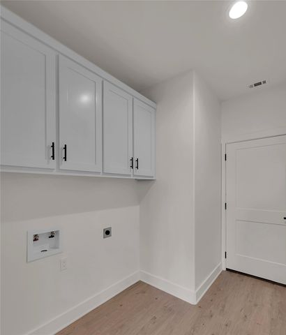 806 S Avenue Q, Clifton, TX 76634