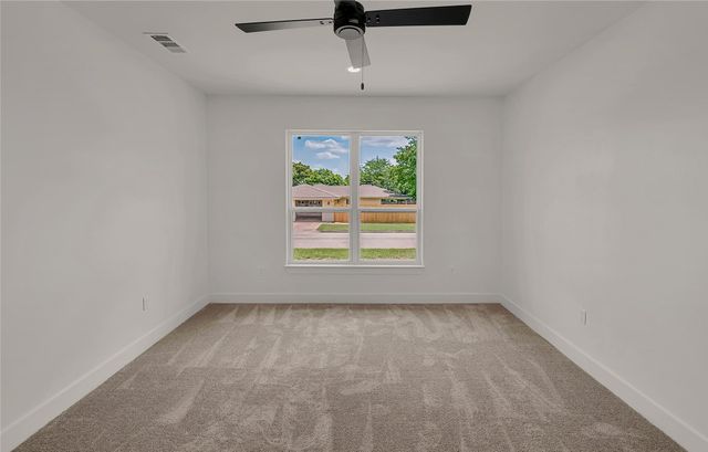 806 S Avenue Q, Clifton, TX 76634