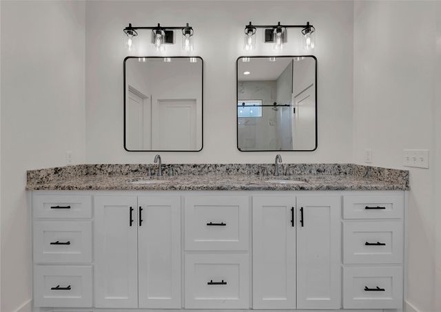 806 S Avenue Q, Clifton, TX 76634