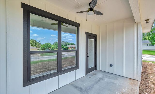 806 S Avenue Q, Clifton, TX 76634
