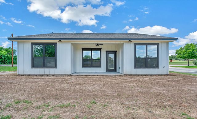 806 S Avenue Q, Clifton, TX 76634