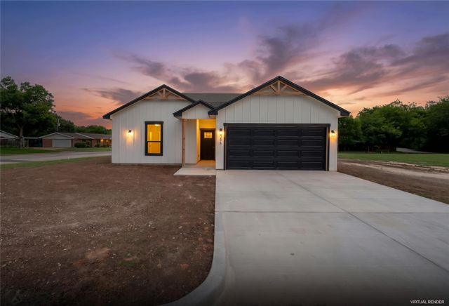 806 S Avenue Q, Clifton, TX 76634