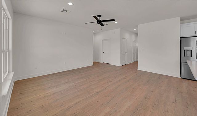 806 S Avenue Q, Clifton, TX 76634