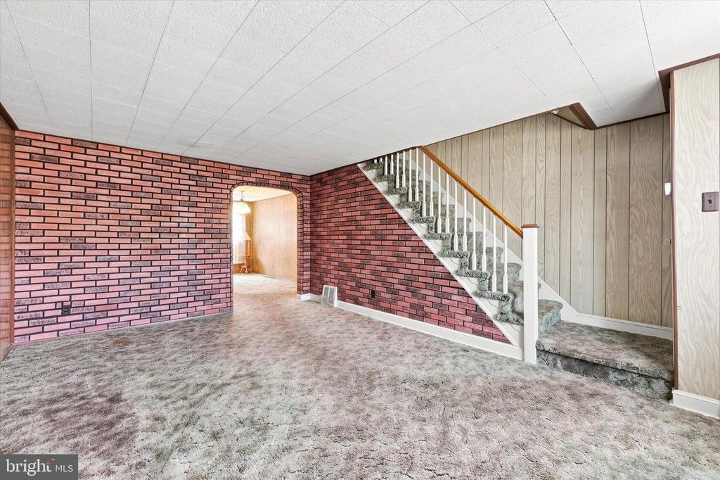 310 WESTMONT DR, COLLINGDALE, PA 19023 — photo 4