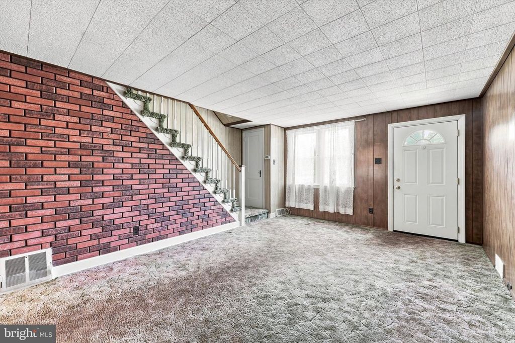 310 WESTMONT DR, COLLINGDALE, PA 19023 — photo 5