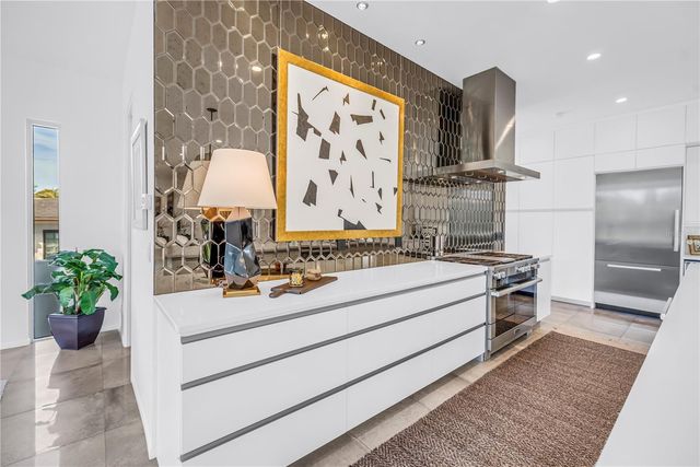 3324 WALNUT STREET NE, St Petersburg, FL 33704