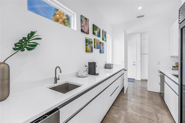 3324 WALNUT STREET NE, St Petersburg, FL 33704