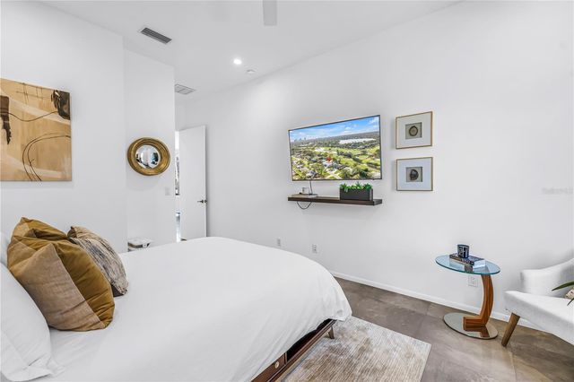 3324 WALNUT STREET NE, St Petersburg, FL 33704