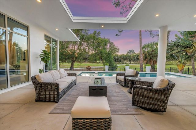 3324 WALNUT STREET NE, St Petersburg, FL 33704