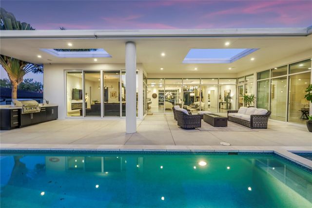 3324 WALNUT STREET NE, St Petersburg, FL 33704