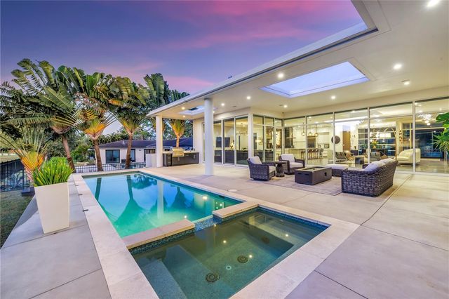 3324 WALNUT STREET NE, St Petersburg, FL 33704