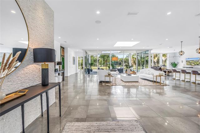 3324 WALNUT STREET NE, St Petersburg, FL 33704