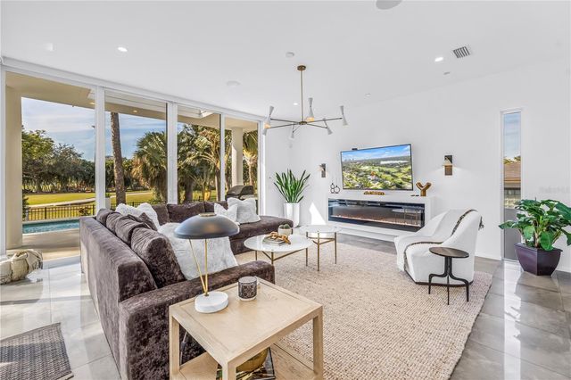 3324 WALNUT STREET NE, St Petersburg, FL 33704