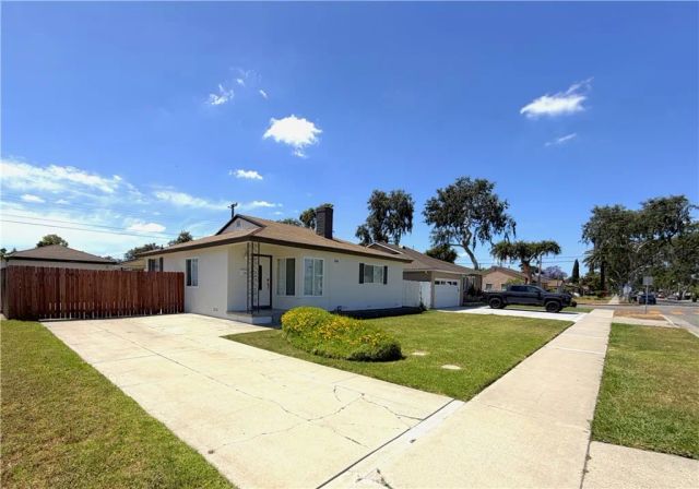 460 W Knepp Avenue, Fullerton, CA 92832