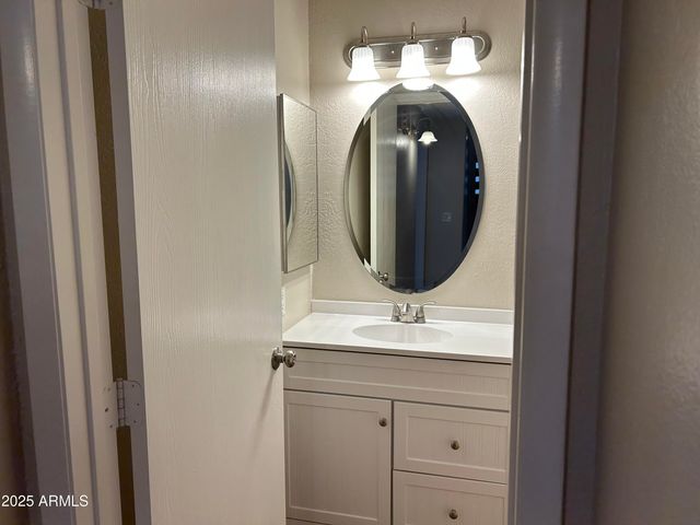 966 E ROCKWELL Drive, Chandler, AZ 85225