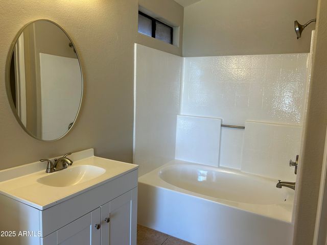 966 E ROCKWELL Drive, Chandler, AZ 85225