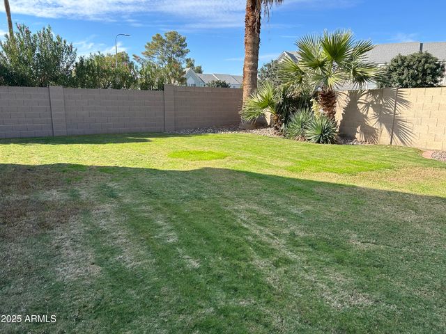 966 E ROCKWELL Drive, Chandler, AZ 85225