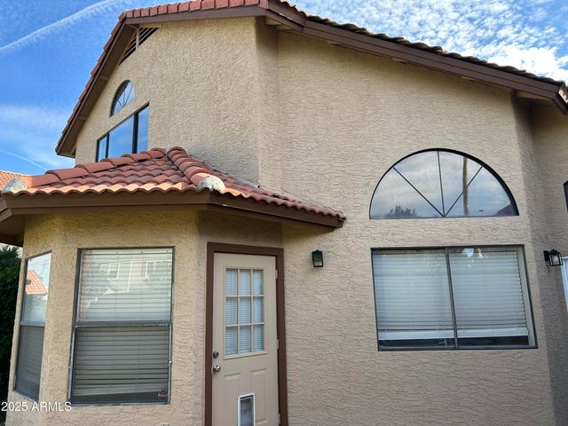 966 E ROCKWELL Drive, Chandler, AZ 85225