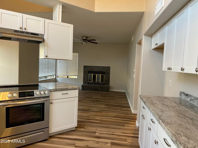 966 E ROCKWELL Drive, Chandler, AZ 85225