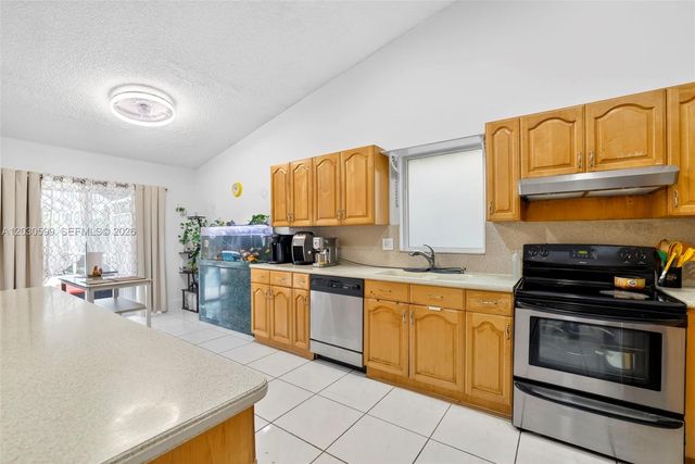 12436 SW 1st St, Coral Springs, FL 33071