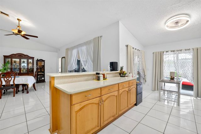 12436 SW 1st St, Coral Springs, FL 33071
