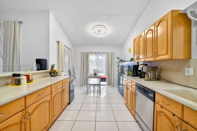 12436 SW 1st St, Coral Springs, FL 33071