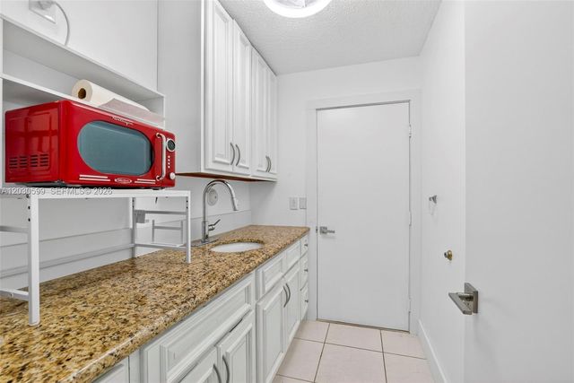 12436 SW 1st St, Coral Springs, FL 33071