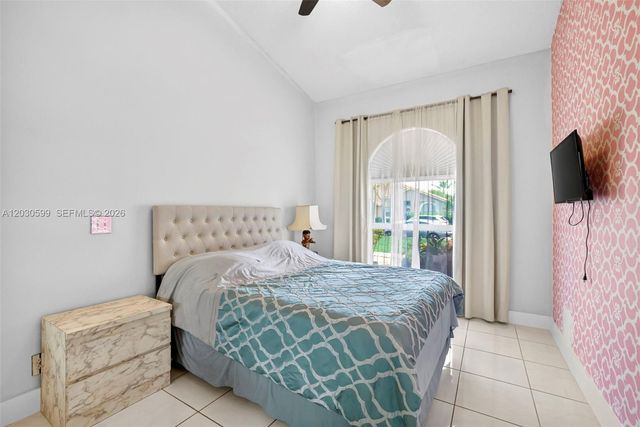 12436 SW 1st St, Coral Springs, FL 33071