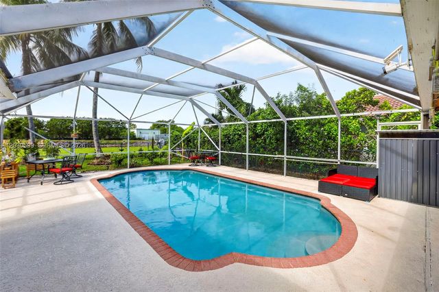 12436 SW 1st St, Coral Springs, FL 33071