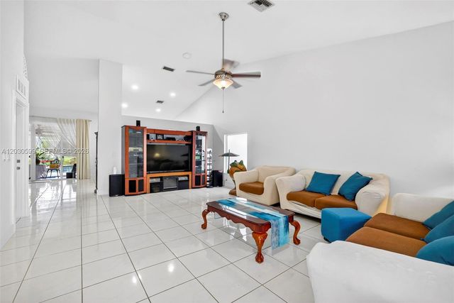 12436 SW 1st St, Coral Springs, FL 33071