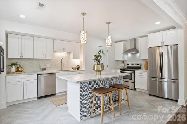 2314 Crestview Drive, Charlotte, NC 28216