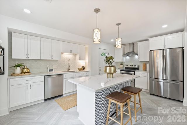 2314 Crestview Drive, Charlotte, NC 28216