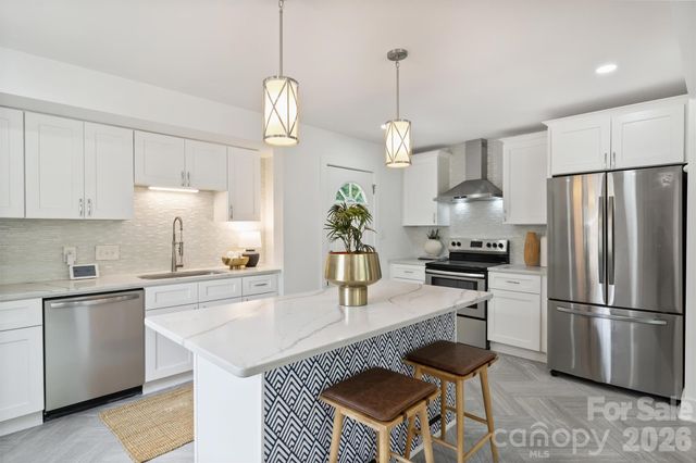 2314 Crestview Drive, Charlotte, NC 28216