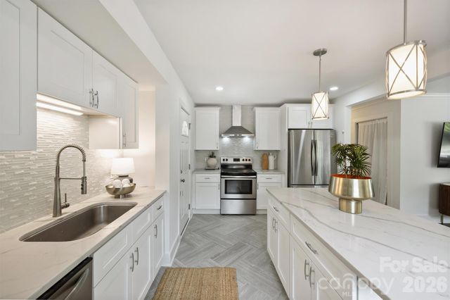 2314 Crestview Drive, Charlotte, NC 28216