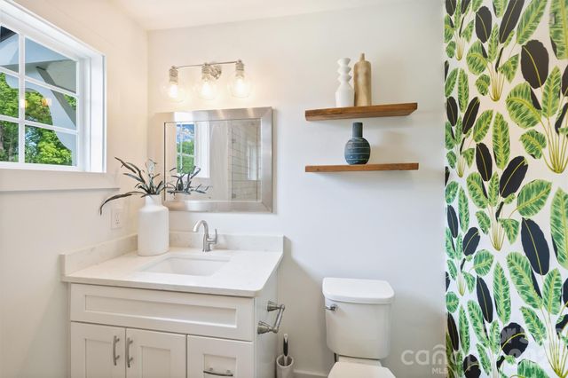 2314 Crestview Drive, Charlotte, NC 28216