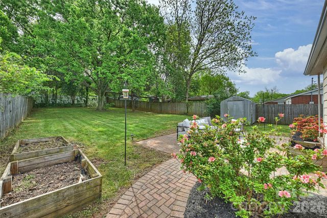 2314 Crestview Drive, Charlotte, NC 28216